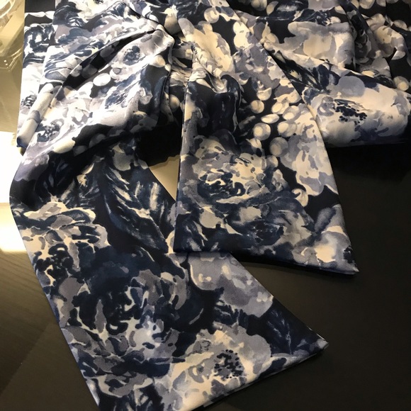 Neck-tie blouse. - Picture 2 of 3